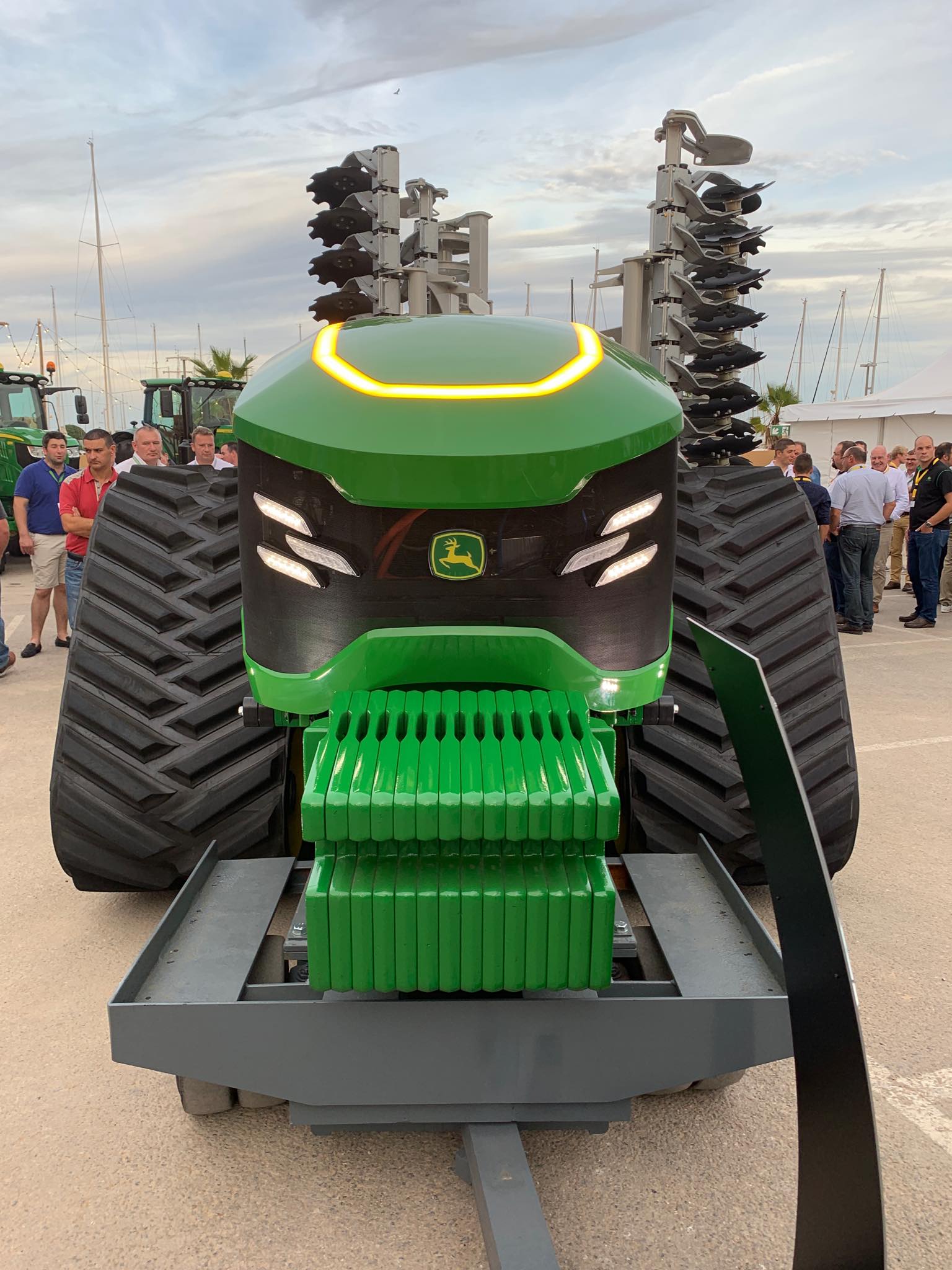 Flugzeug Rückkehr Komposition john deere robot tractor Nachhall Fummeln ...